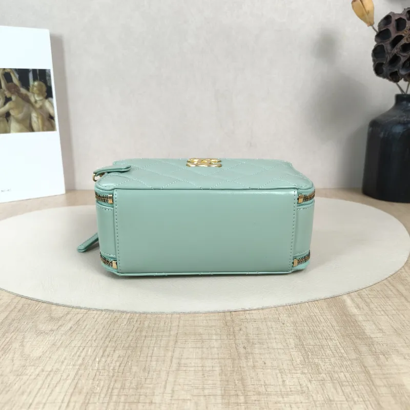 Chanel Crossbody Bag Green Waxed Leathermini18.5 × 8 × 13.5 cm — cover view 2 of 5