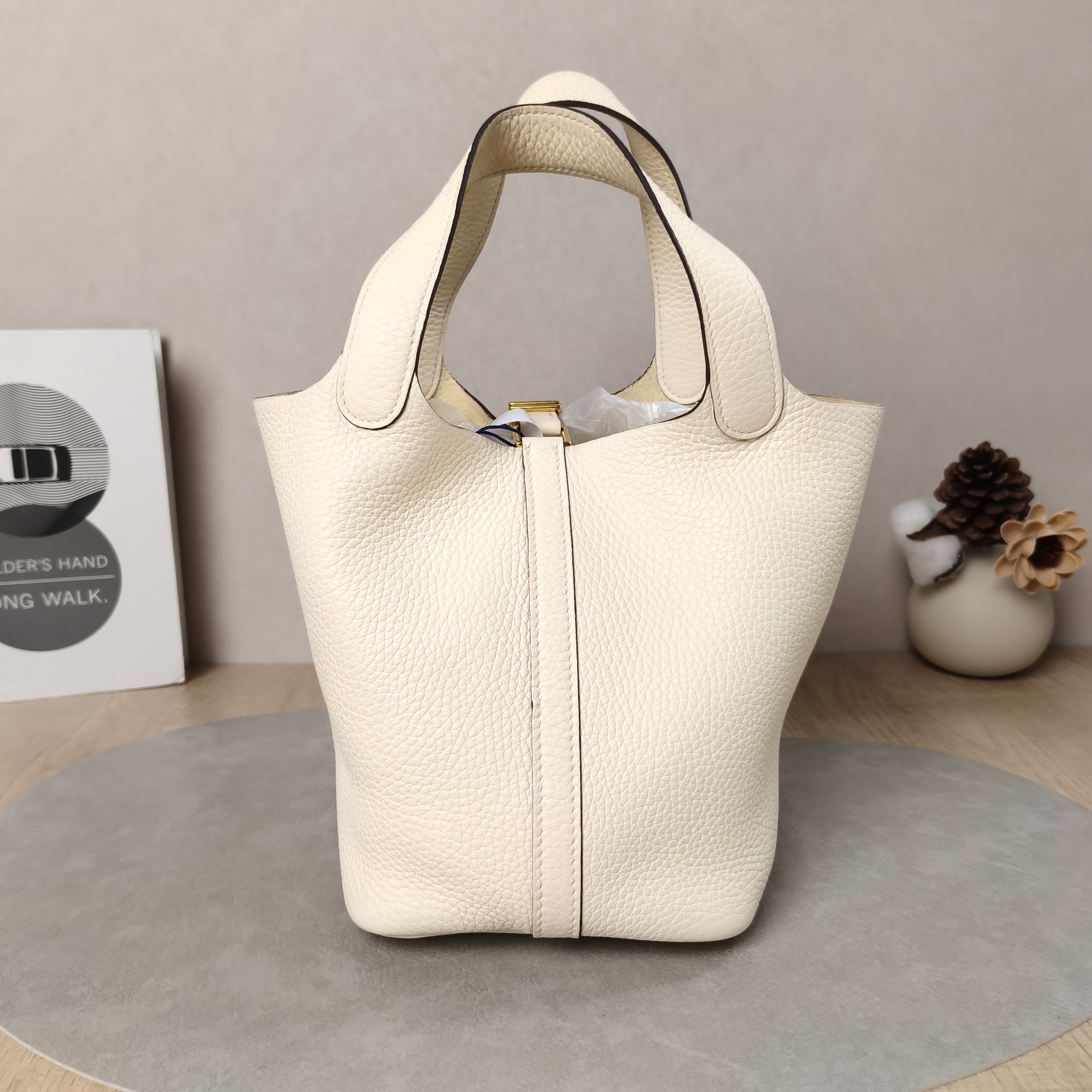 Hermès Top Handle Bag Picotin Lock 18 18 TC Calfskin Small18 × 13 × 18 cm — cover view 6 of 6