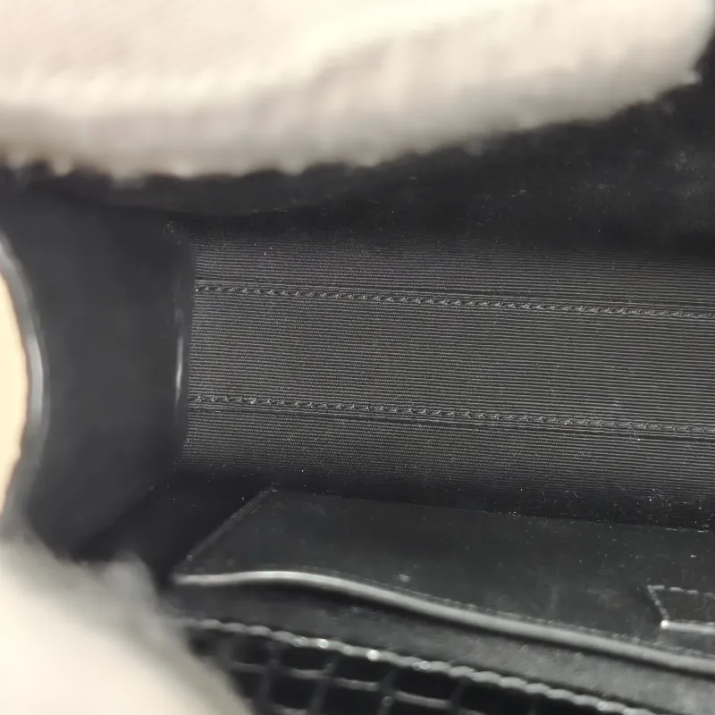 SAINT LAURENT Shoulder Bag MANHATTAN Black Calfskin Small24 × 6 × 17.5 cm — detail view 4 of 9