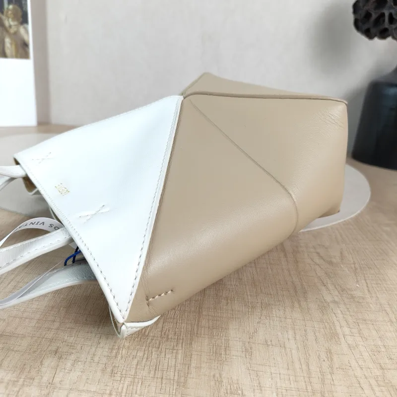 LOEWE Crossbody Bag Puzzle Fold Shopping Tote Taupe · White Calfskinmini16.5 × 9.5 × 20 cm — detail view 11 of 11