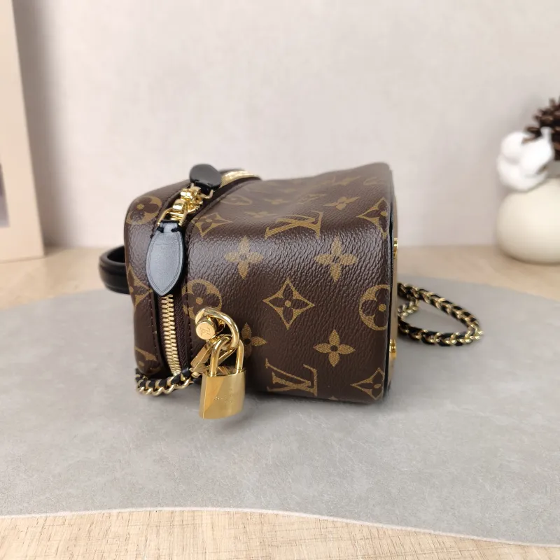 Louis Vuitton Shoulder Bag VANITY Cosmetic Bag Monogram PVC Small 19 × 11 × 13 cm — detail view 10 of 12
