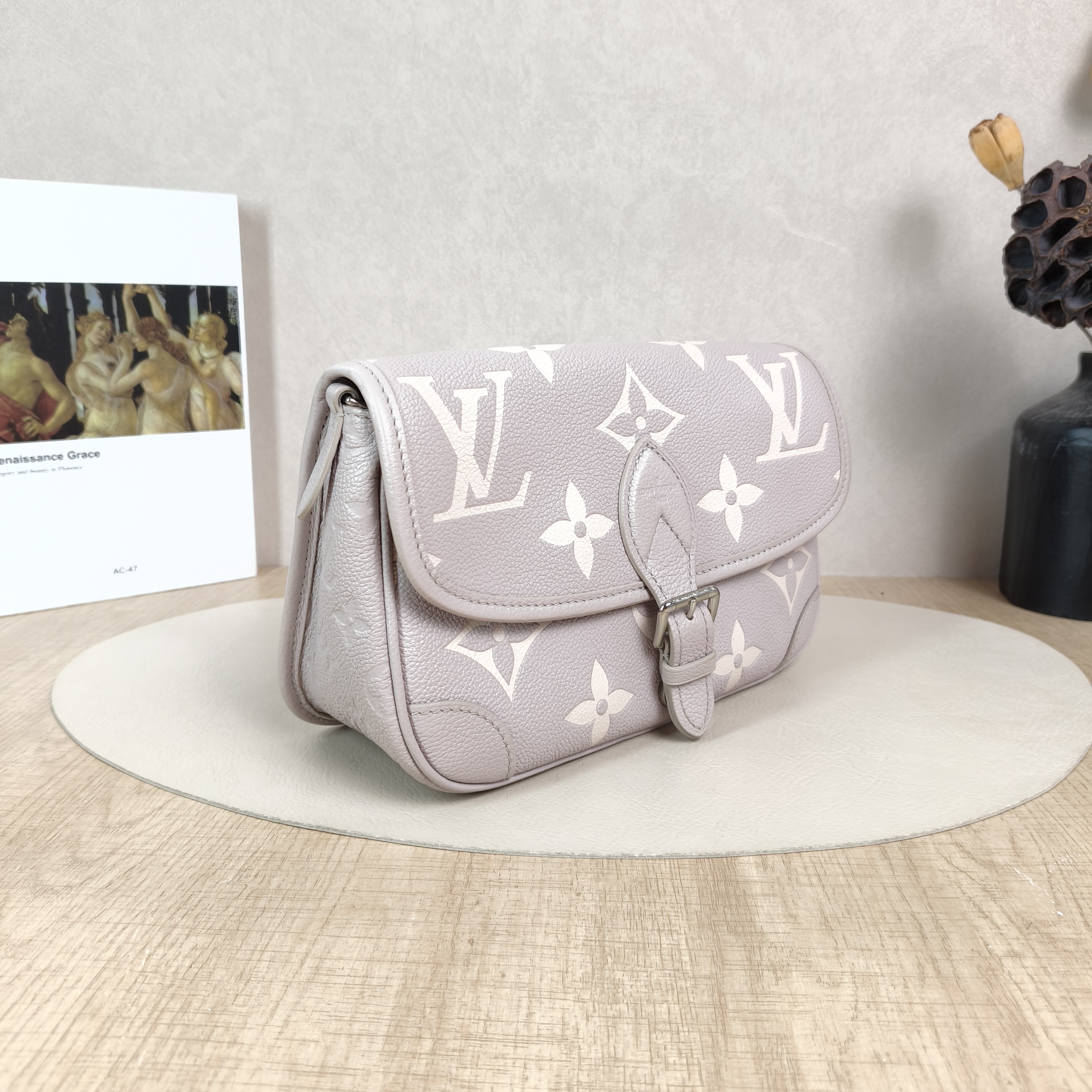 Louis Vuitton Crossbody Bag Diane Baguette Bag Empreinte Embossed Calfskin Monogram Small24 × 9 × 15 cm — cover view 2 of 6