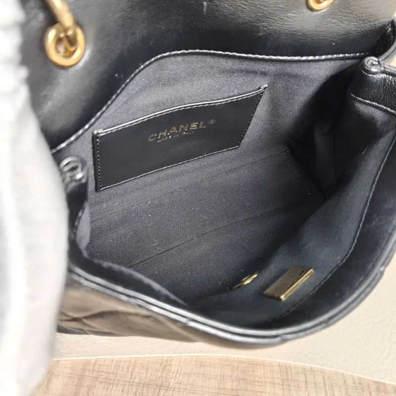 Chanel Crossbody Bag24b Black Lambskin One Size21 × 5 × 15 cm — detail view 11 of 13