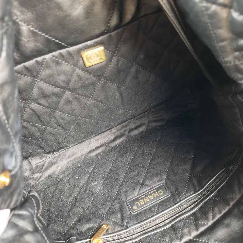 Chanel Shoulder Bag 22Bag Black CC alfskin Small 35 × 7 × 37 cm — detail view 6 of 13