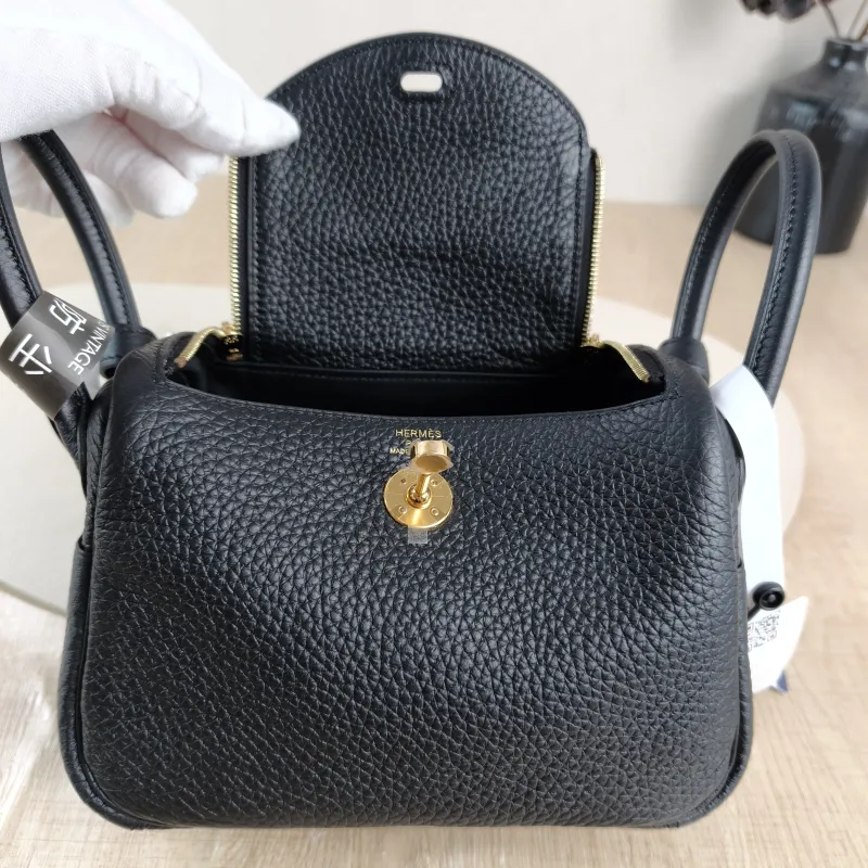 Hermès Shoulder Bag Lindy Mini 19 Black Taurillon Clemence TC Calfskin Mini 19 × 9 × 13 cm G — detail view 11 of 11