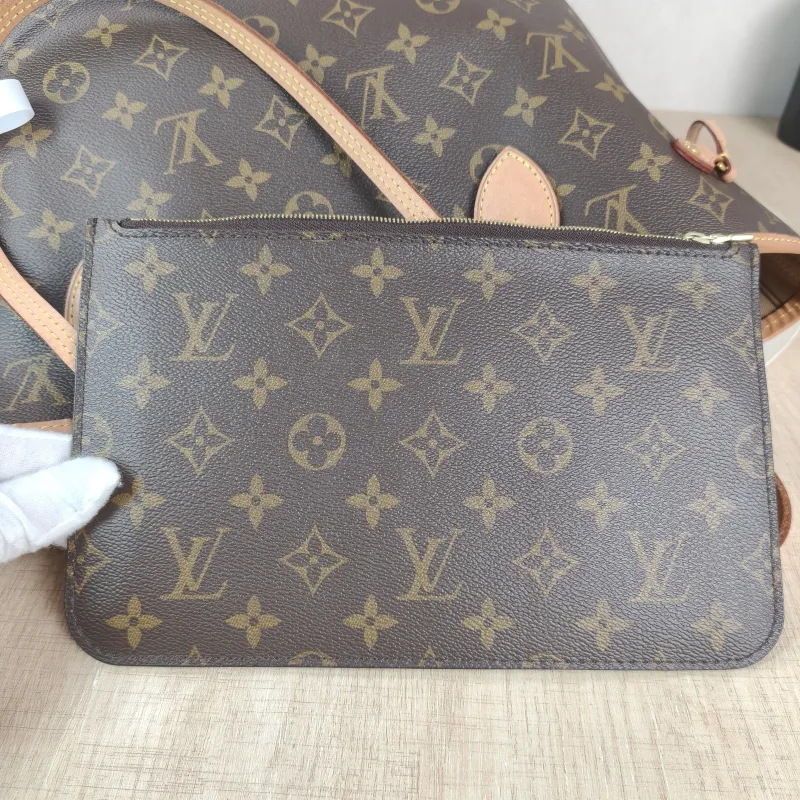 Louis Vuitton Shoulder Bag Neverfull Monogram PVC Medium 31 × 14 × 28 cm — detail view 4 of 13