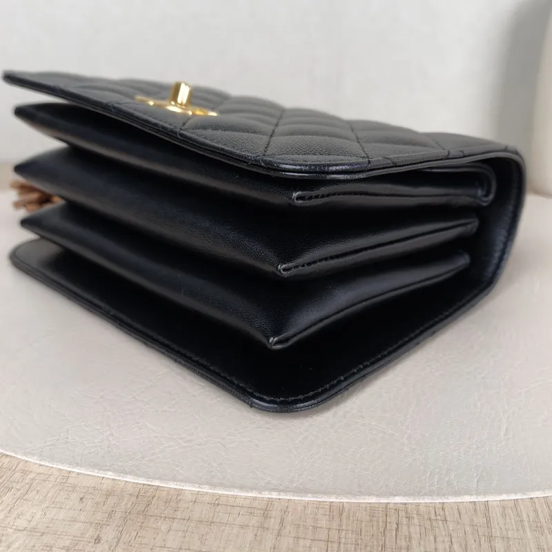 Chanel Crossbody Bag Black Grained Calfskin 21 × 9 × 15 cm — detail view 10 of 14