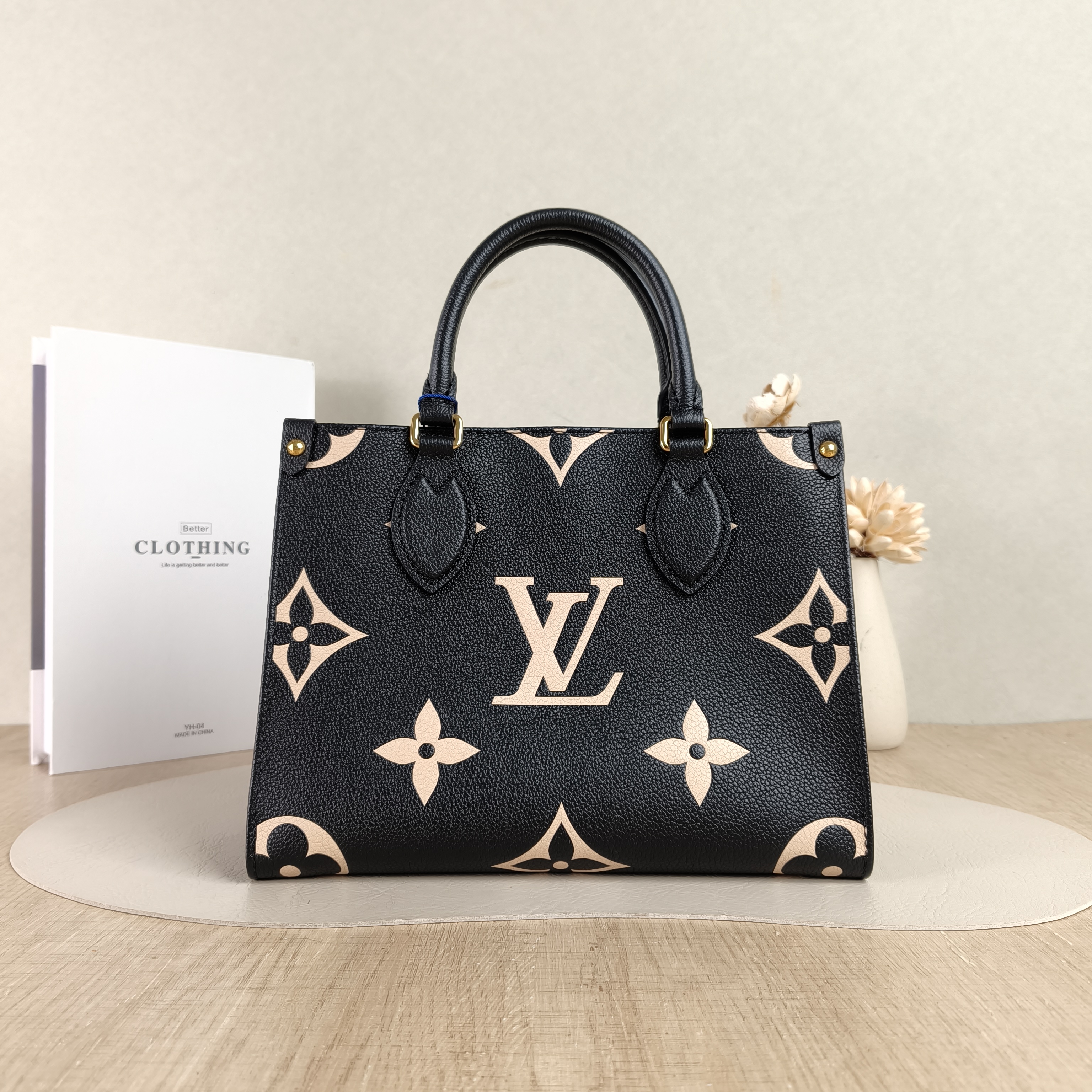 Louis Vuitton Shoulder Bag Onthego Black · White Empreinte Embossed Calfskin Small25 × 11.5 × 19 cm