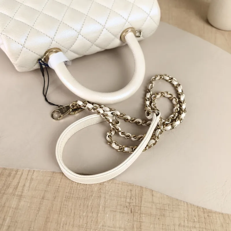 Chanel Top Handle Bag Coco Handle​ Grained Calfskin Small24 × 10 × 14 cm — detail view 2 of 15