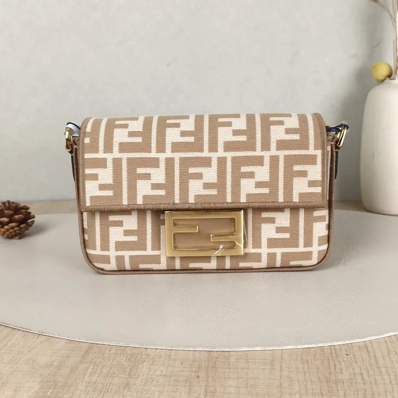 FENDI Crossbody Bag Baguette Baguette Bag Colorblock Canvasmini20 × 5 × 13 cm