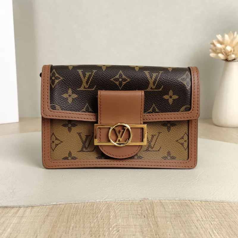 Louis Vuitton Crossbody Bag Dauphine Woc Woc Monogram PVC One Size18.5 × 5 × 12 cm