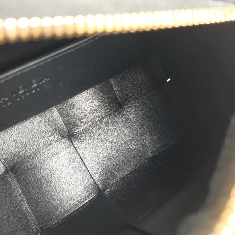 Bottega Veneta Shoulder Bag Brick Cassette Woven Black Lambskin Small 23.5 × 10 × 10 cm — detail view 4 of 9