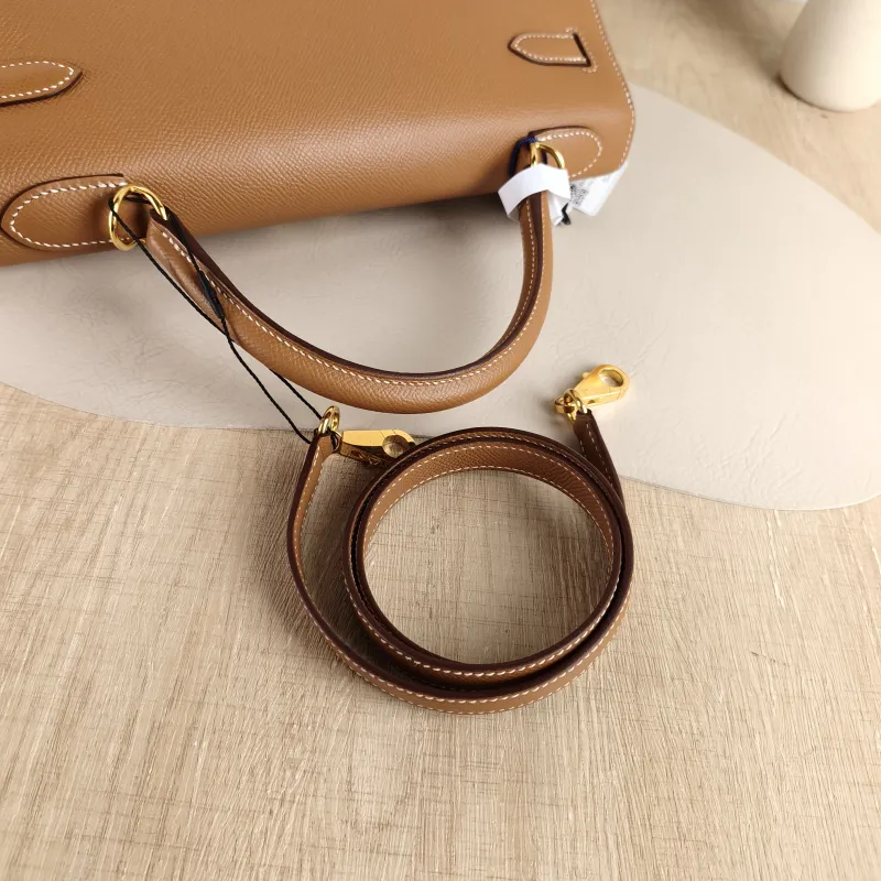 Hermès Shoulder Bag Kelly 32 Gold-Tone Hardware Epsom Calfskin Large 32 × 11 × 23 cm Y — detail view 1 of 10