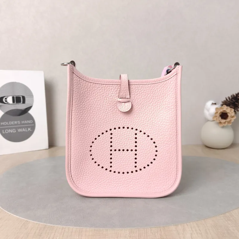 Hermès Crossbody Bag Evelyne Mini 16 Mini 16 TC Calfskinmini17 × 5.5 × 18 cm