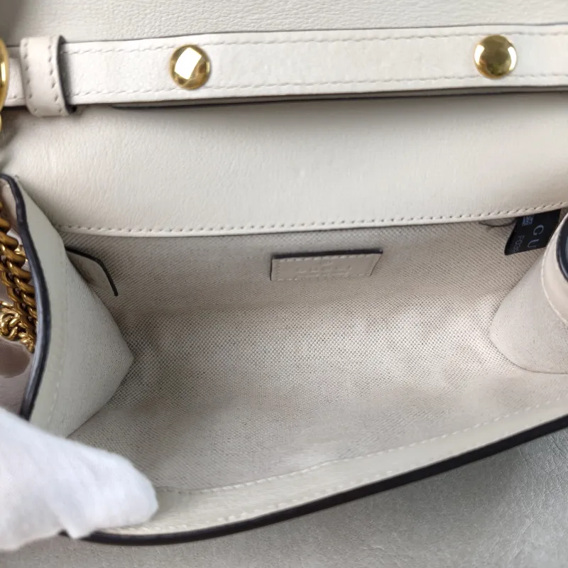 GUCCI Crossbody Bag Diana Crossbody Bag White Calfskin Mini 18.5 × 4 × 11 cm — detail view 2 of 15
