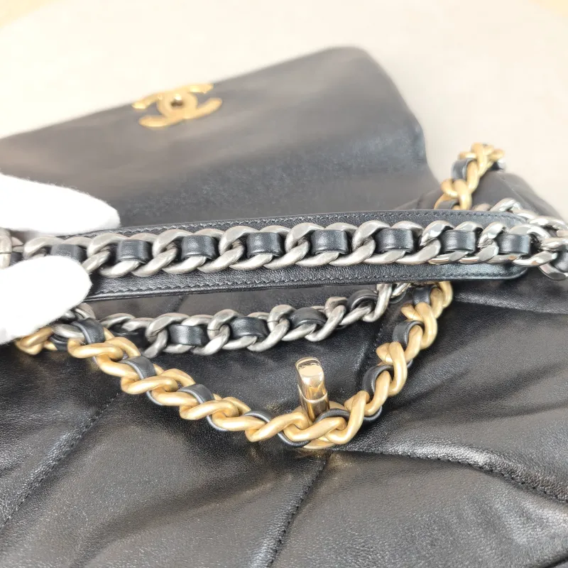 Chanel Crossbody Bag 19Bag Black SL ambskin Small 26 × 9 × 16 cm 28 — detail view 1 of 13