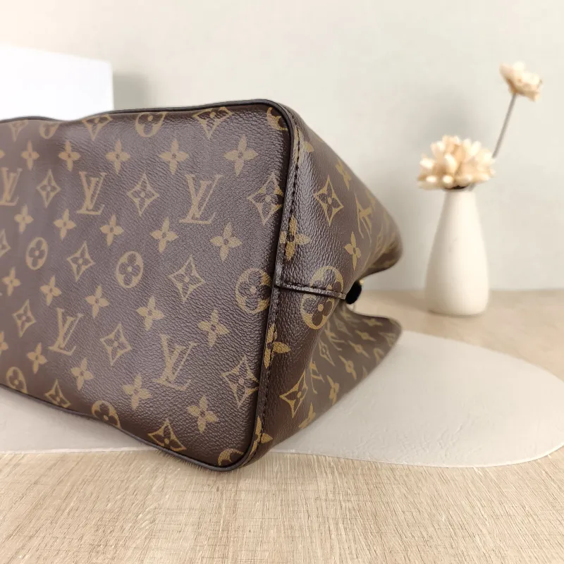 Louis Vuitton Shoulder Bag NÉONOÉ Bucket Bag Black PVC Medium 26 × 17.5 × 26 cm — detail view 8 of 9