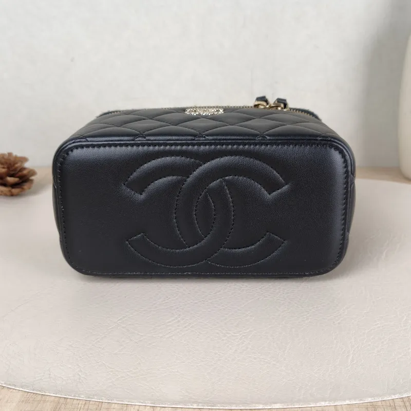 Chanel Crossbody Bag Black Lambskin One Size 16 × 8 × 9.5 cm — cover view 4 of 5