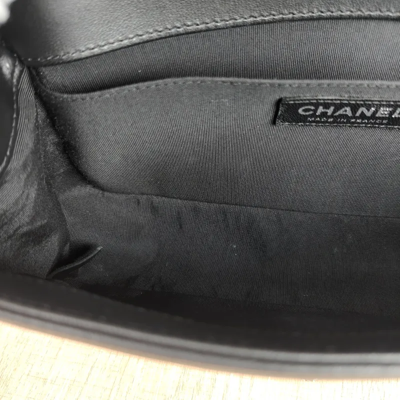 Chanel Crossbody Bagv leboy Black Lambskin Medium25 × 9 × 15 cm — detail view 2 of 11