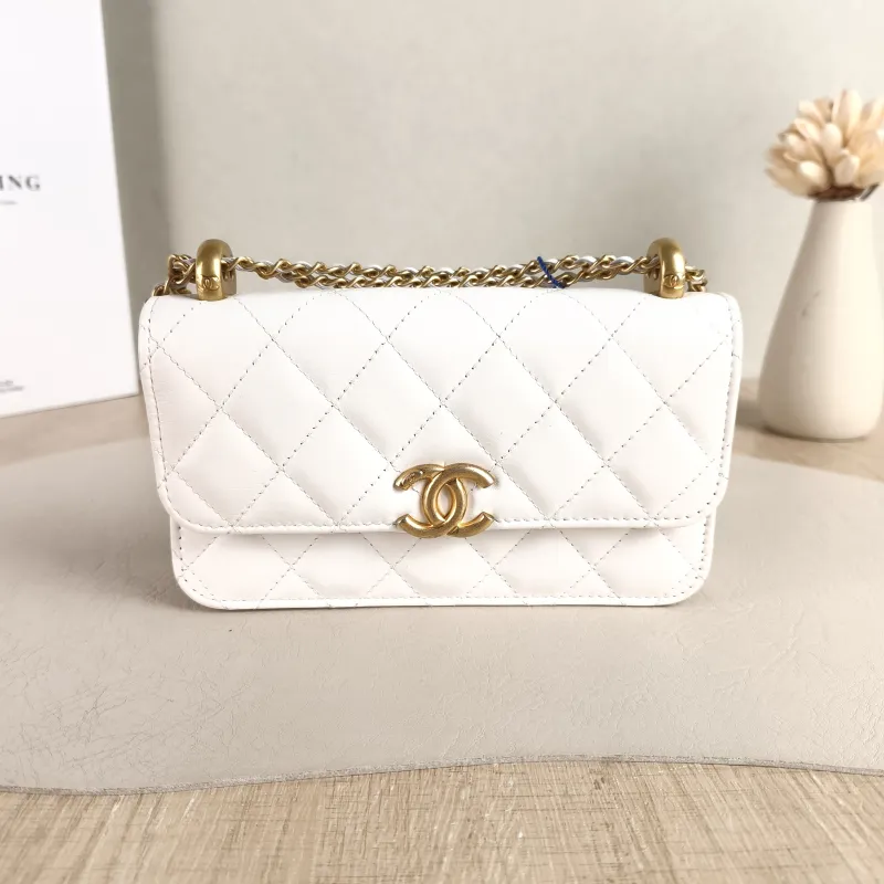 Chanel Crossbody Bag woc White Calfskin Mini 17.2 × 3.3 × 10 cm