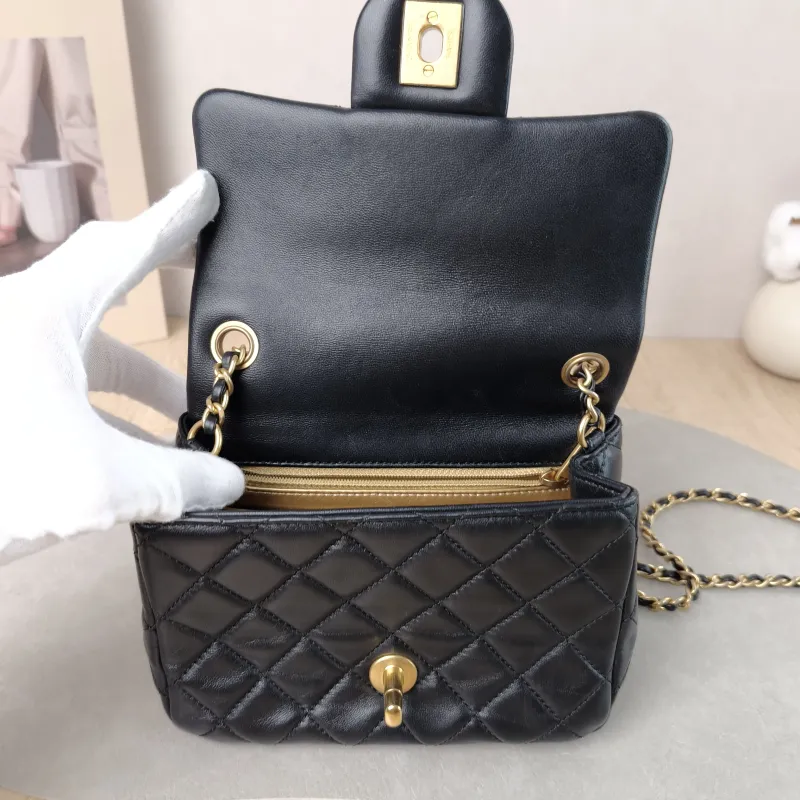 Chanel Crossbody Bag Black Lambskin One Size 17 × 8 × 13.5 cm — detail view 5 of 14