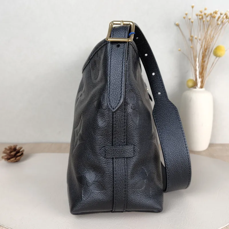 Louis Vuitton Crossbody Bag Carryall Black Calfskin Small29.5 × 12 × 24 cm — detail view 8 of 10
