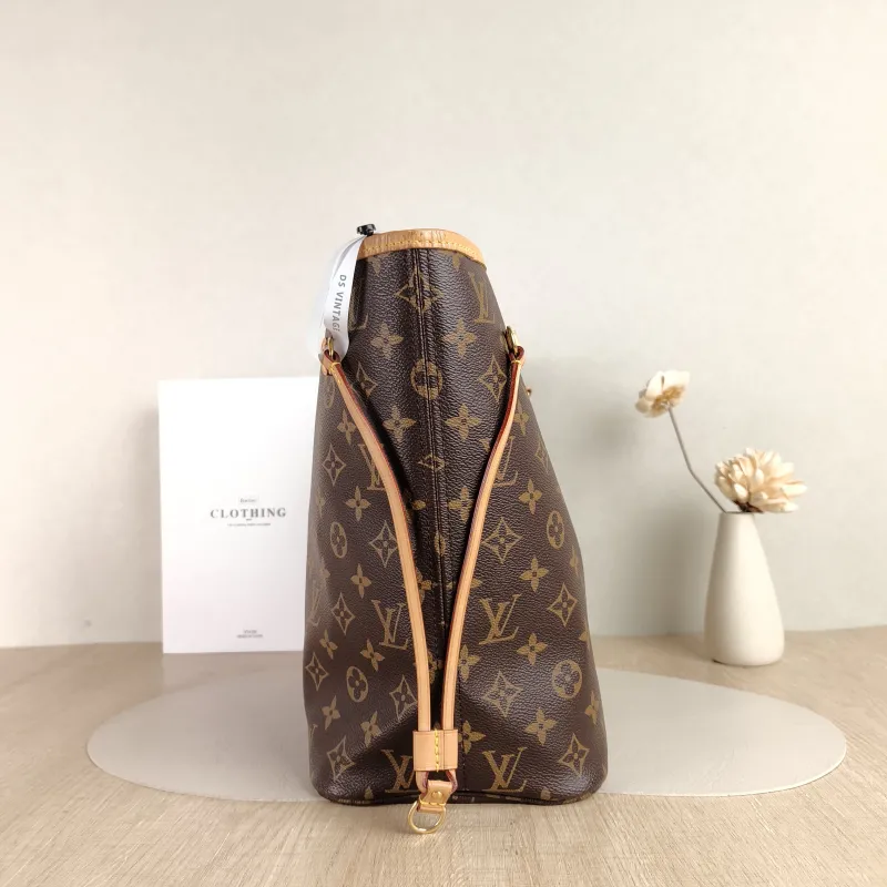 Louis Vuitton Shoulder Bag Monogram PVC Medium 31 × 14 × 28 cm — detail view 11 of 11