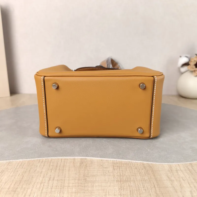 Hermès Crossbody Bag Lindy Mini 19 1H Swift Calfskin Mini 19 × 9.5 × 13 cm G — cover view 4 of 5