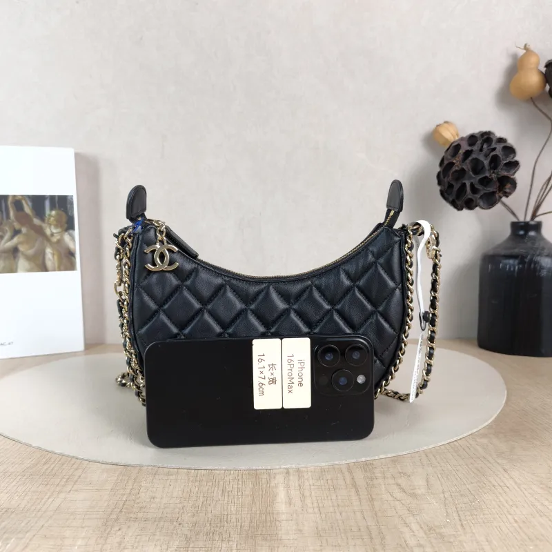 Chanel Shoulder Bag Black Lambskin Small 20 × 6 × 15 cm — cover view 2 of 5