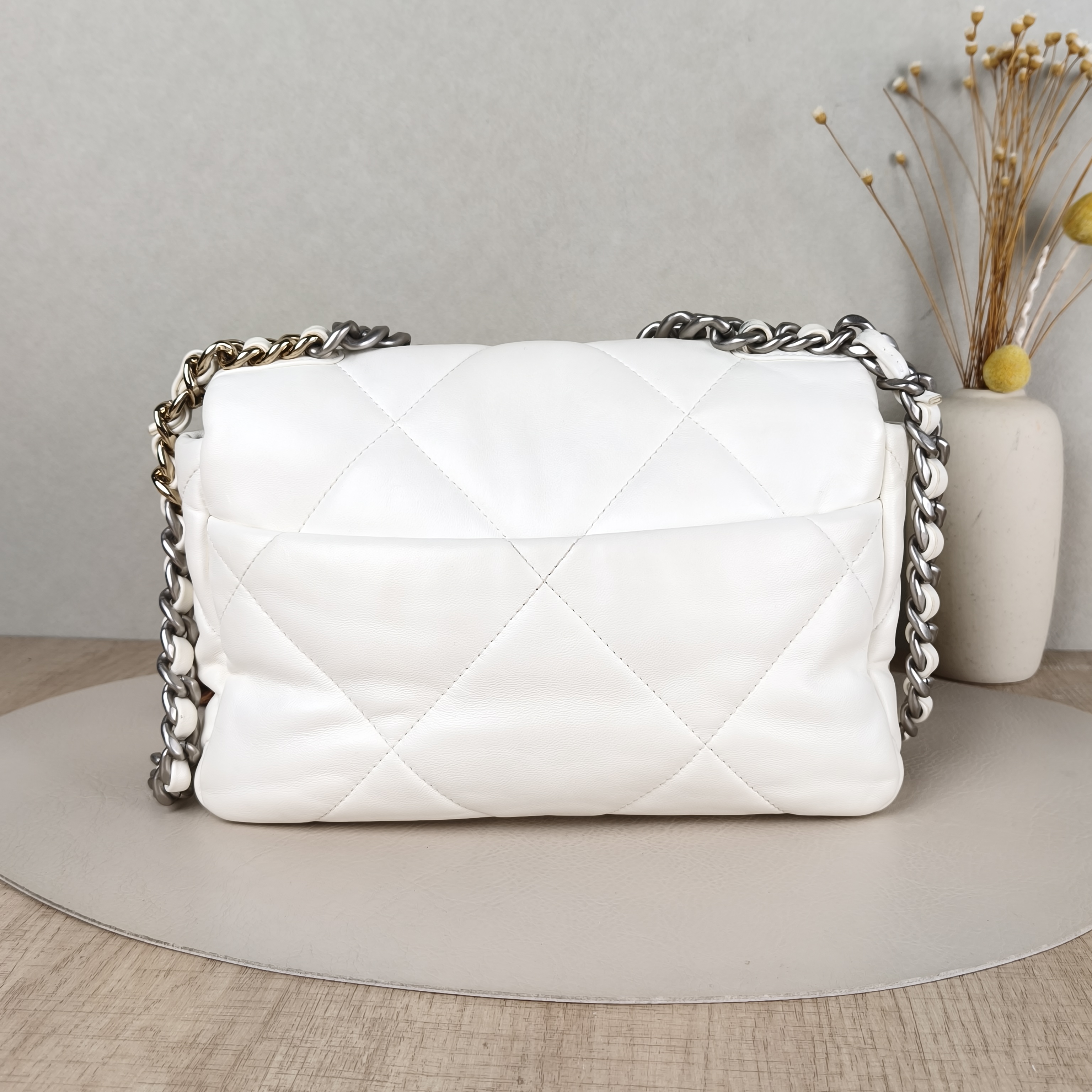Chanel Crossbody Bag19Bag White Lambskin Small26 × 9 × 16 cm — cover view 3 of 5