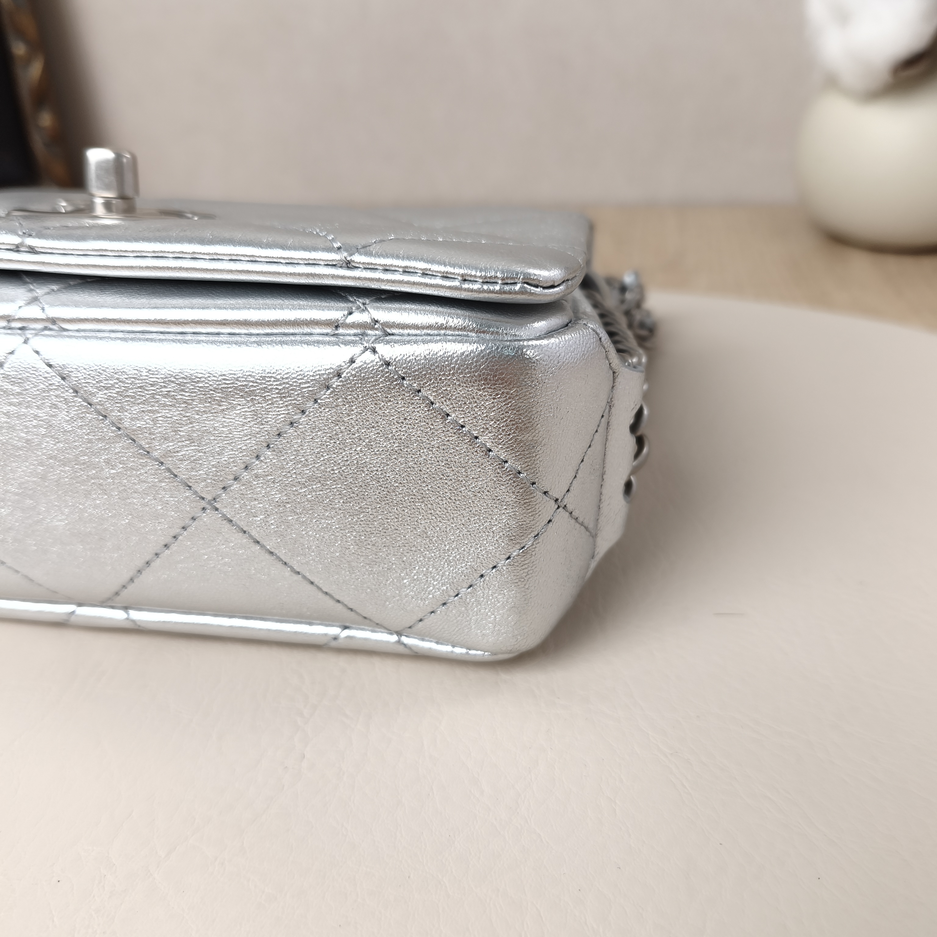Chanel Shoulder Bag22p Silver Lambskin One Size17.5 × 6 × 12 cm — cover view 5 of 9