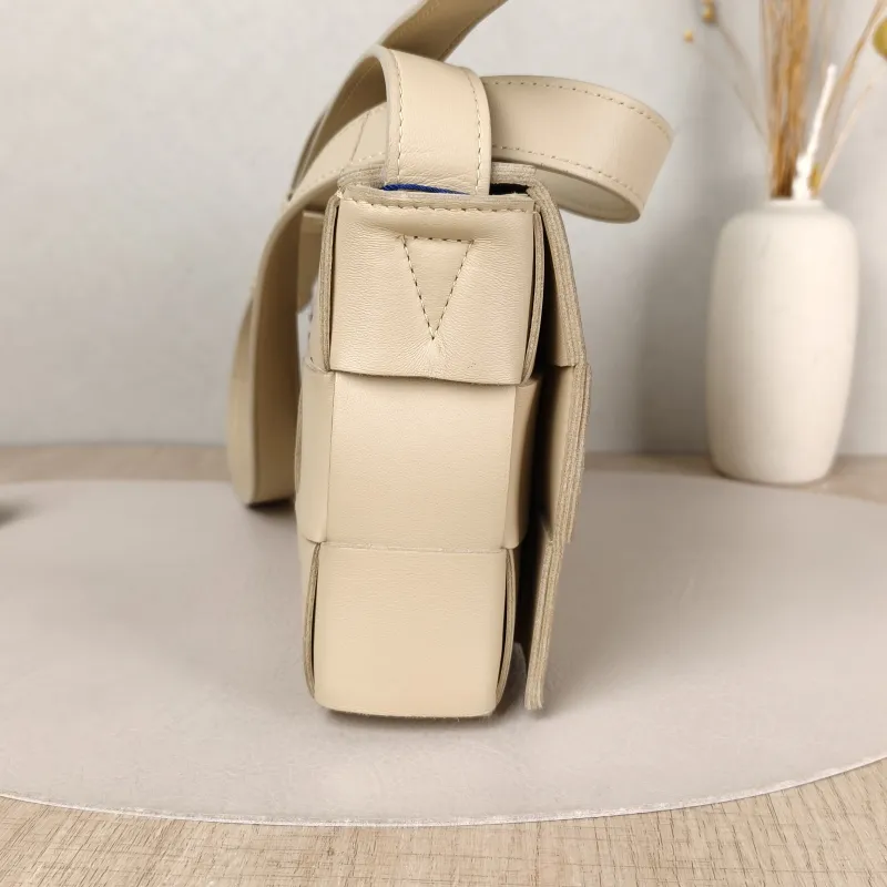 Bottega Veneta Crossbody Bag Cassette Woven Beige Lambskin Medium 23 × 5 × 15 cm — detail view 1 of 12