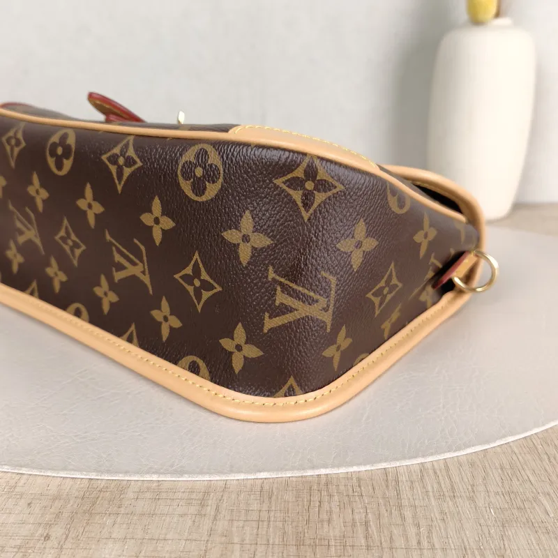 Louis Vuitton Crossbody Bag Diane Baguette Bag Shoulder Strap PVC Small 24 × 9 × 15 cm — detail view 7 of 15
