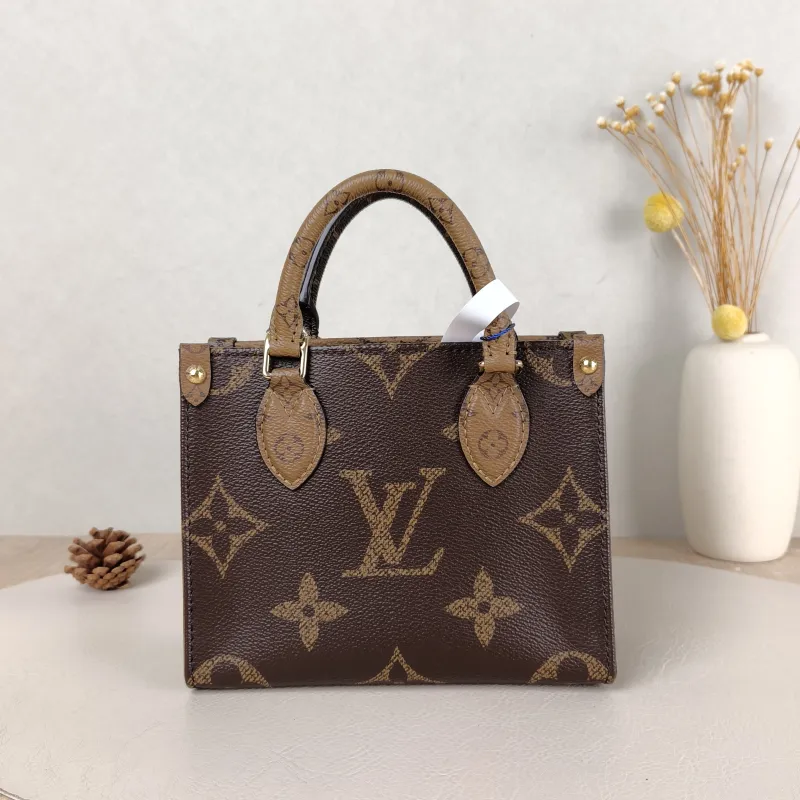 Louis Vuitton Crossbody Bag Onthego BB Monogram PVC BB 18 × 8.5 × 15 cm