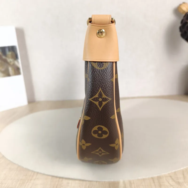 Louis Vuitton Crossbody Bag Loop Monogram PVC Small 23 × 6 × 13 cm — detail view 9 of 10