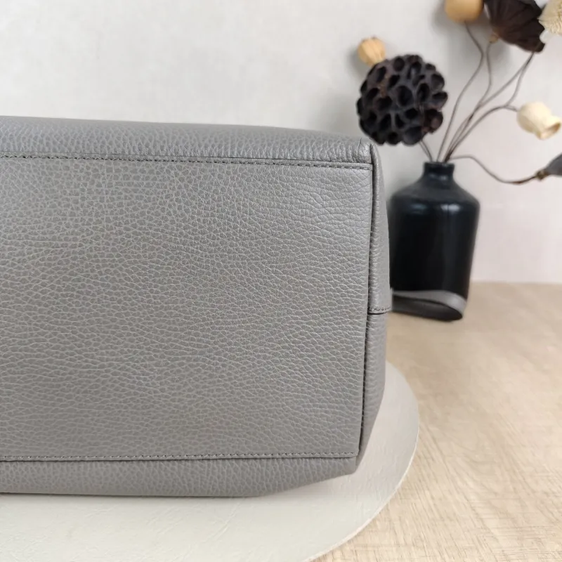 GUCCI Shoulder Bag Tote Bag Grey Calfskin One Size36 × 16 × 28 cm — detail view 4 of 12