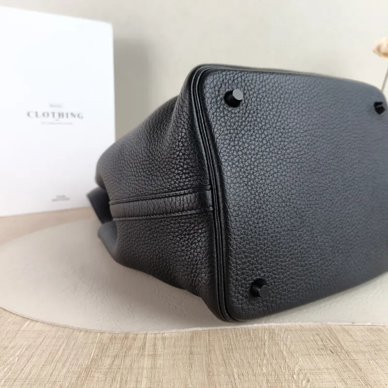 Hermès Top Handle Bag Picotin Lock 22 22 89Black TC Calfskin Medium 22 × 17 × 21 cm Z — detail view 6 of 9