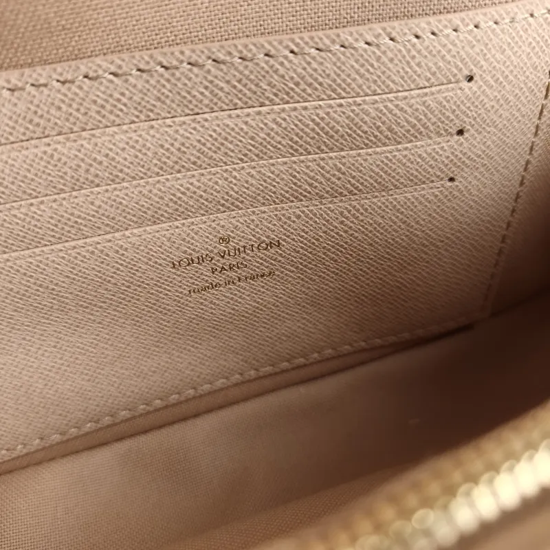 Louis Vuitton Crossbody Bag IVY · Beige PVC Small 23.5 × 4.3 × 12 cm — detail view 9 of 11