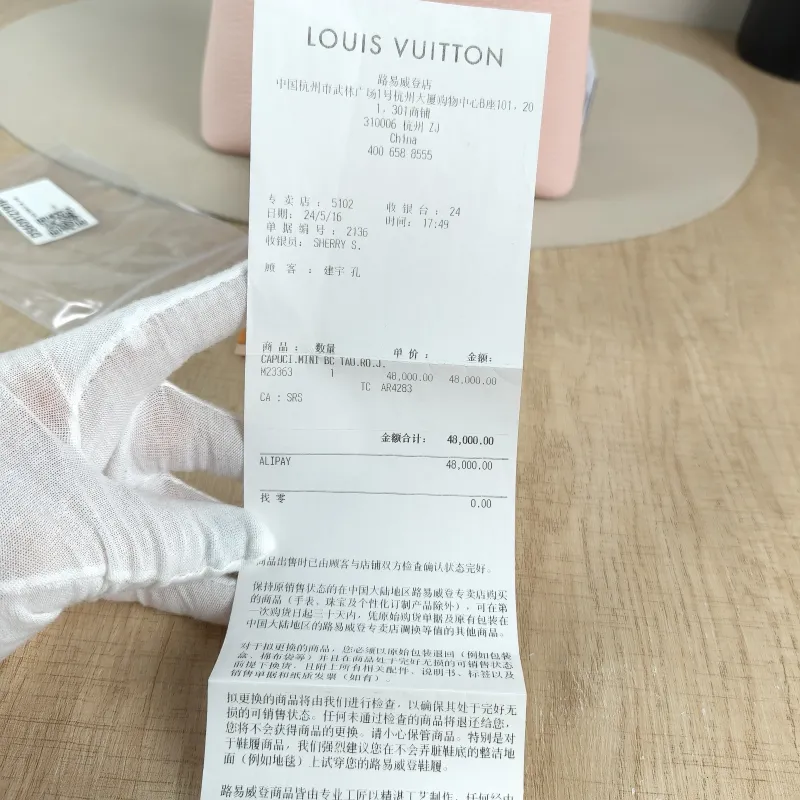 Louis Vuitton Shoulder Bag Capucines Pink Calfskin Mini 21 × 8 × 14 cm — detail view 2 of 15
