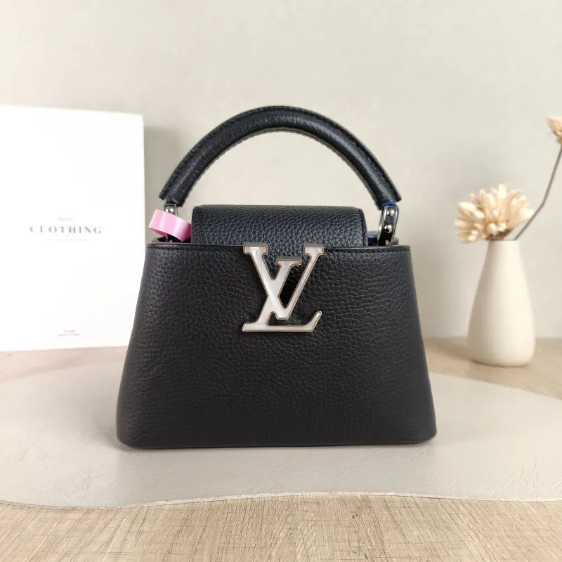Louis Vuitton Shoulder Bag Capucines Black Calfskin Mini 21 × 8 × 14 cm