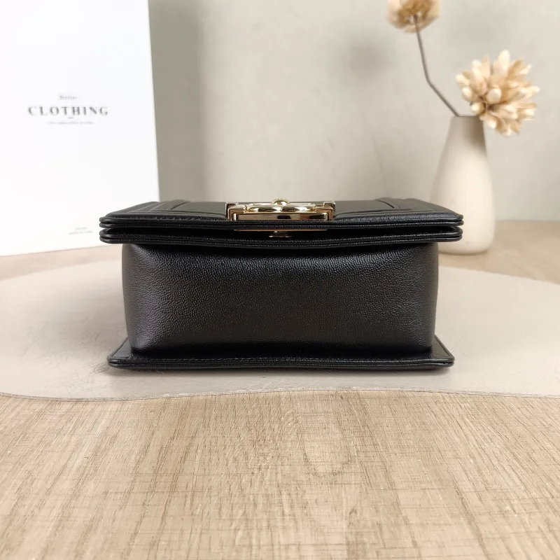 Chanel Crossbody Bag Le BoyBlack Calfskinmini18 × 8.5 × 16 cm — cover view 2 of 5