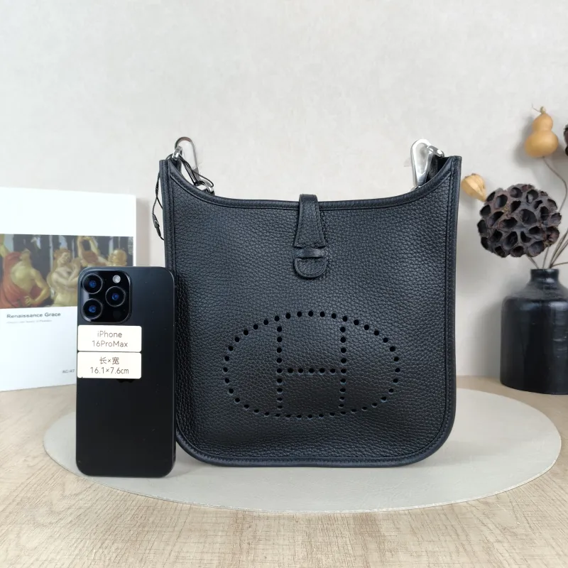 Hermès Crossbody Bag Evelyne 23 23Black TC Calfskin One Size23 × 6 × 24 cm — cover view 5 of 6