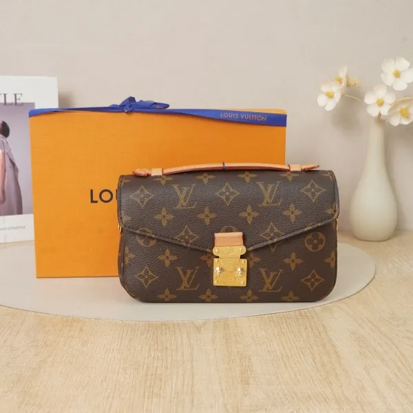 Louis Vuitton Monogrampvc Microchip Edition · Box Two Straps · 21.5 × 6 × 13.5 cm