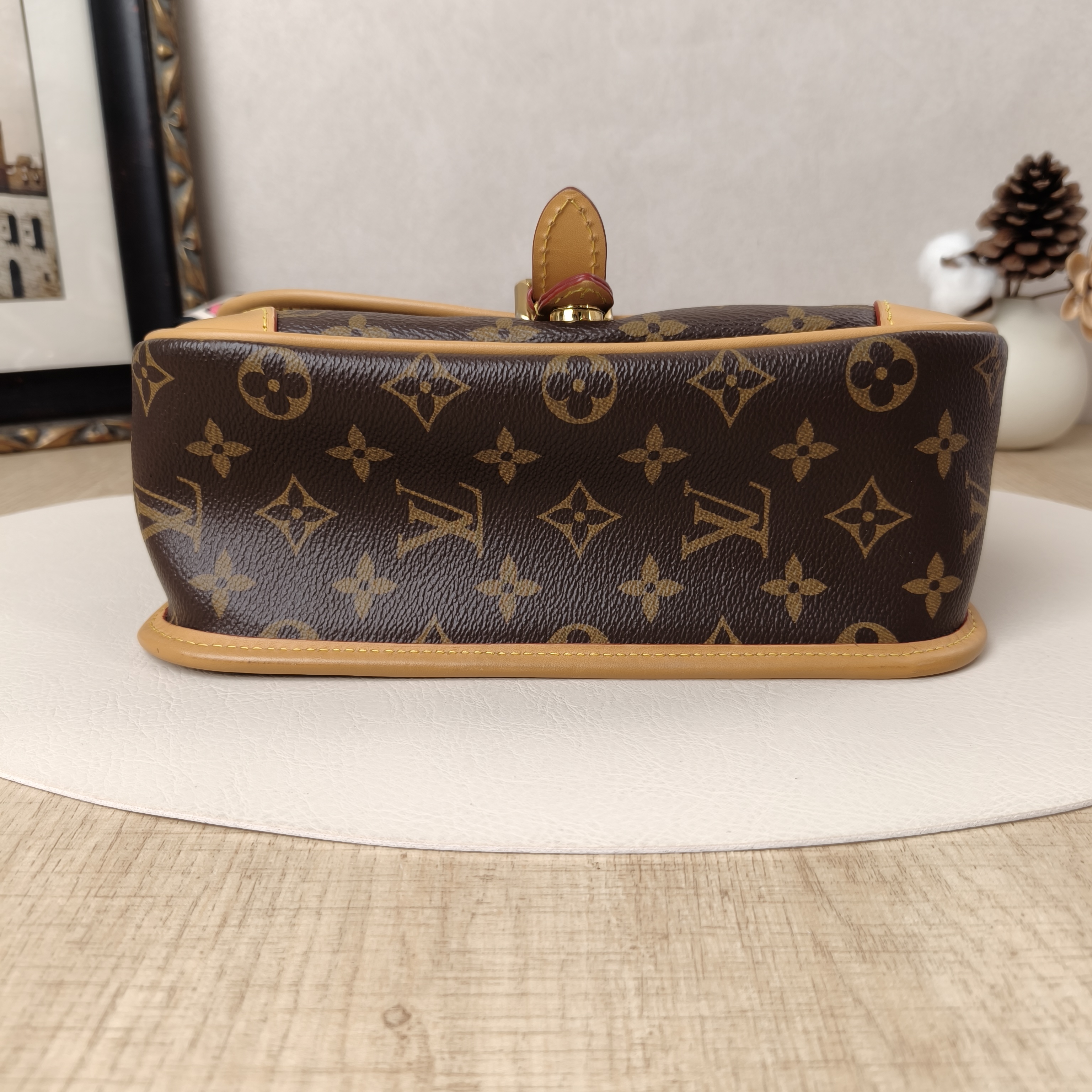 Louis Vuitton Crossbody Bag Diane Baguette Bag Shoulder Strap PVC Small24 × 9 × 15 cm — cover view 7 of 9