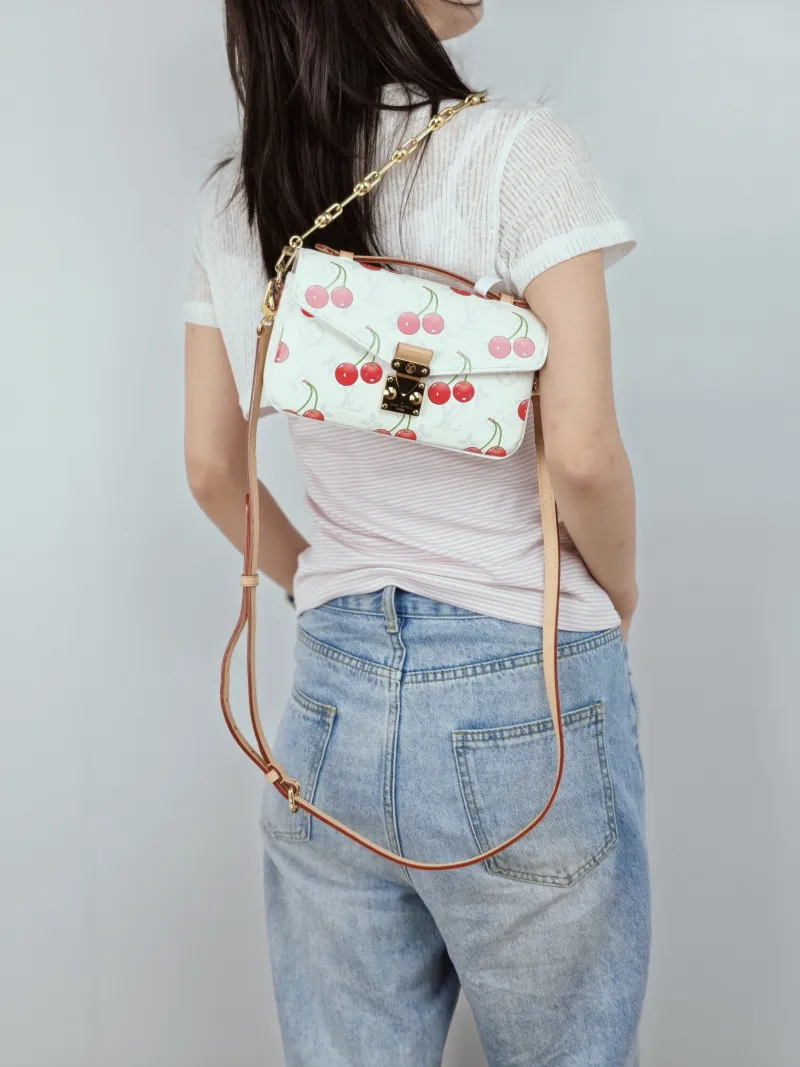 Louis Vuitton Crossbody Bag Pochette Métis East West White · PVC Small21.5 × 6 × 13.5 cm — on-model view 2 of 3