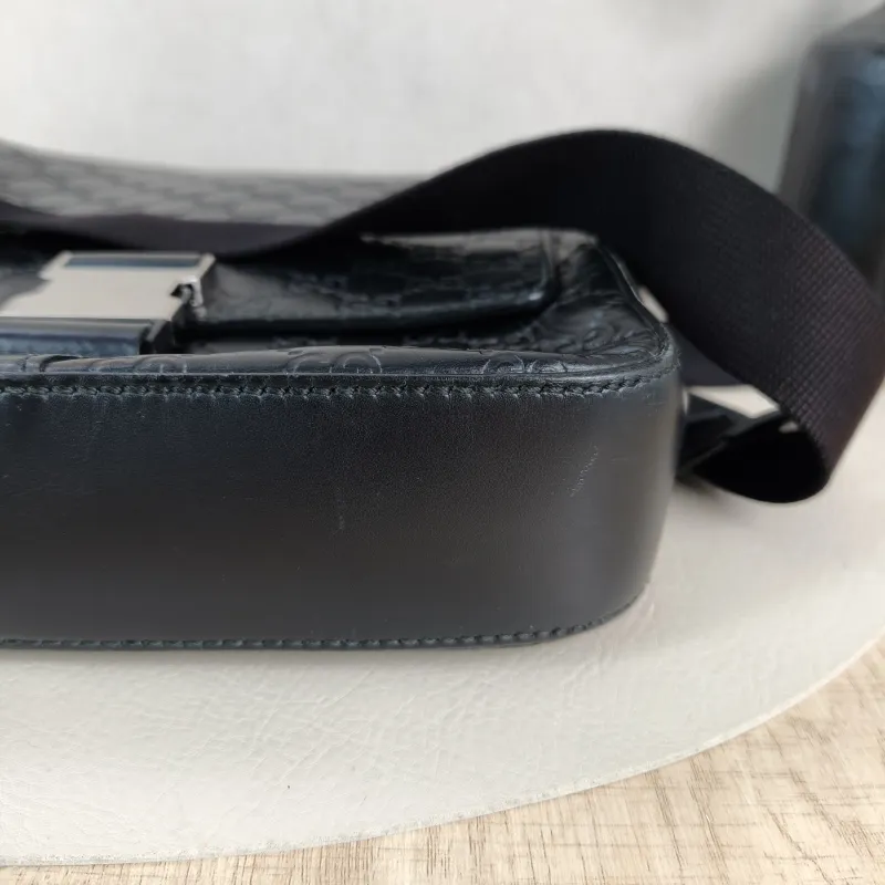 GUCCI Crossbody Bag Messenger Bag Crossbody Bag Black Calfskin One Size25 × 6 × 28 cm — detail view 12 of 13