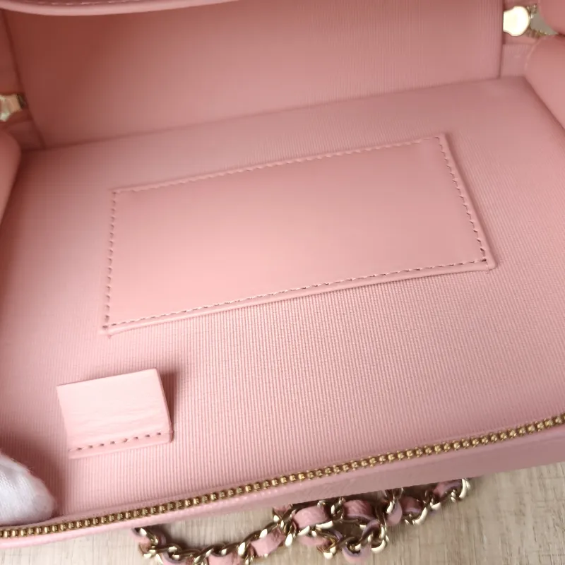 Chanel Crossbody Bag25b Pink Calfskinmini19.5 × 8.5 × 12 cm — detail view 13 of 14