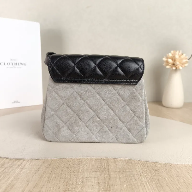 Chanel Crossbody Bag Suede Black Suede One Size18.5 × 6.5 × 15 cm — cover view 6 of 6