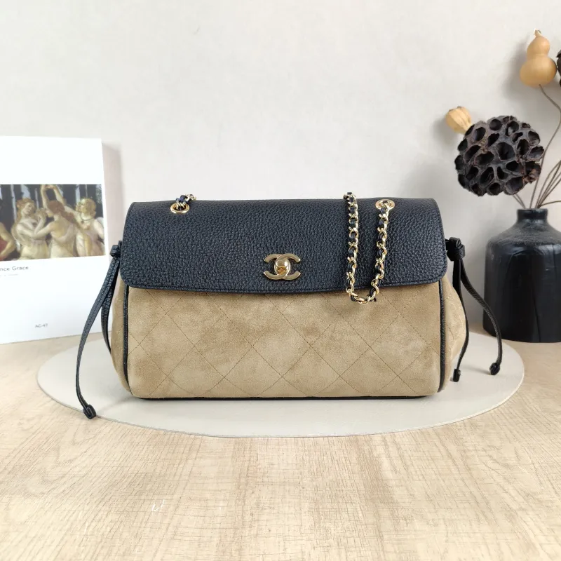 Chanel Shoulder Bag 26a Collection · Black Suede Small 29 × 10 × 17 cm