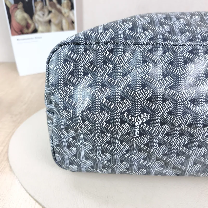 GOYARD Shoulder Bag Boheme Hobo​ Grey ine Canvas Small 43 × 14 × 27 cm — detail view 8 of 12